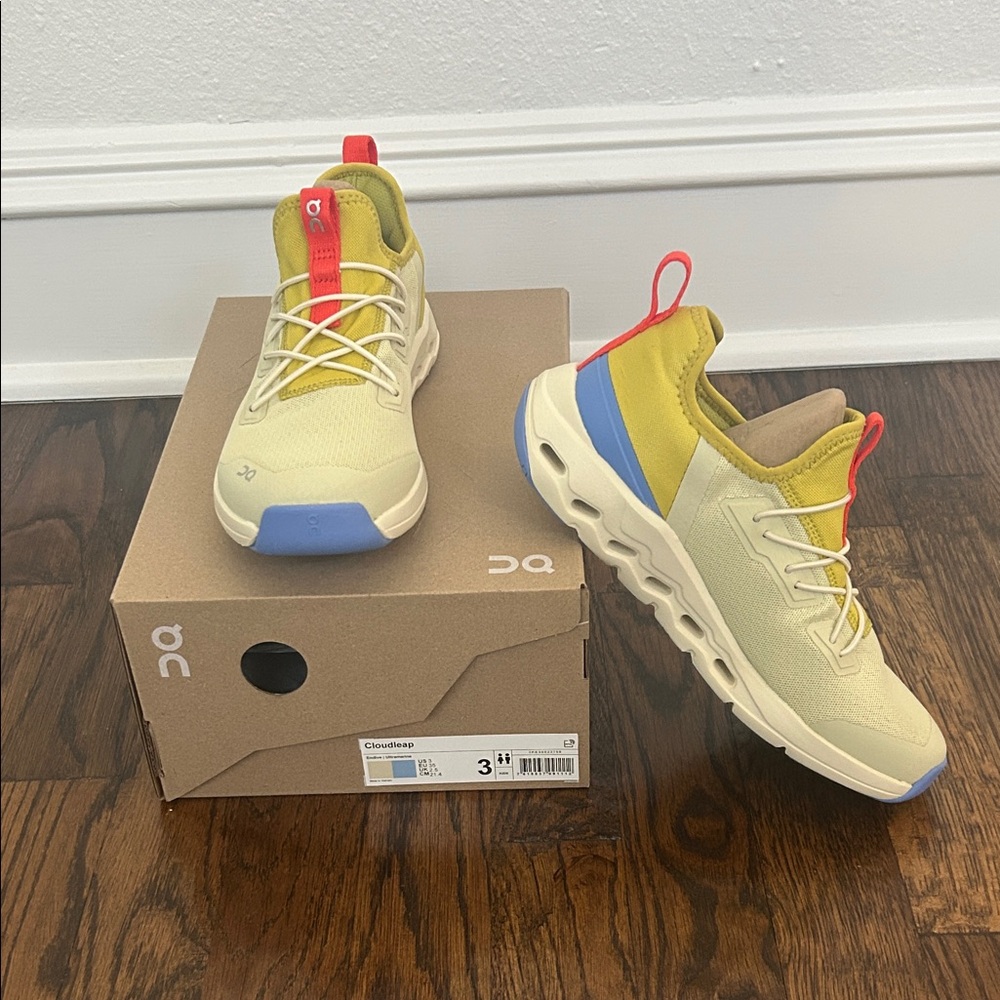 NIB On Running Kids “Cloudleap” sneakers, size 3Y